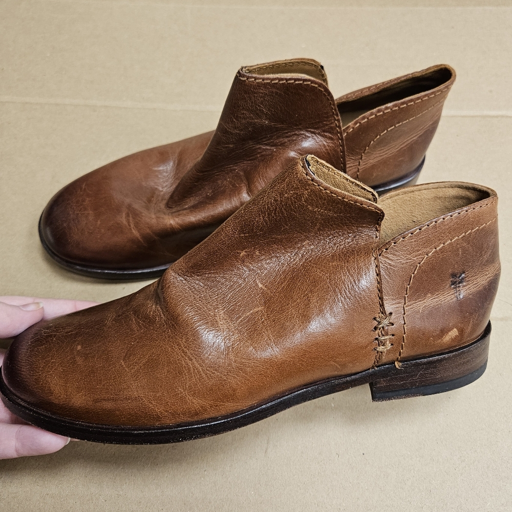 FRYE Women's Elyssa Shootie Style 3470236 Cognac Ankle Boots size 6M